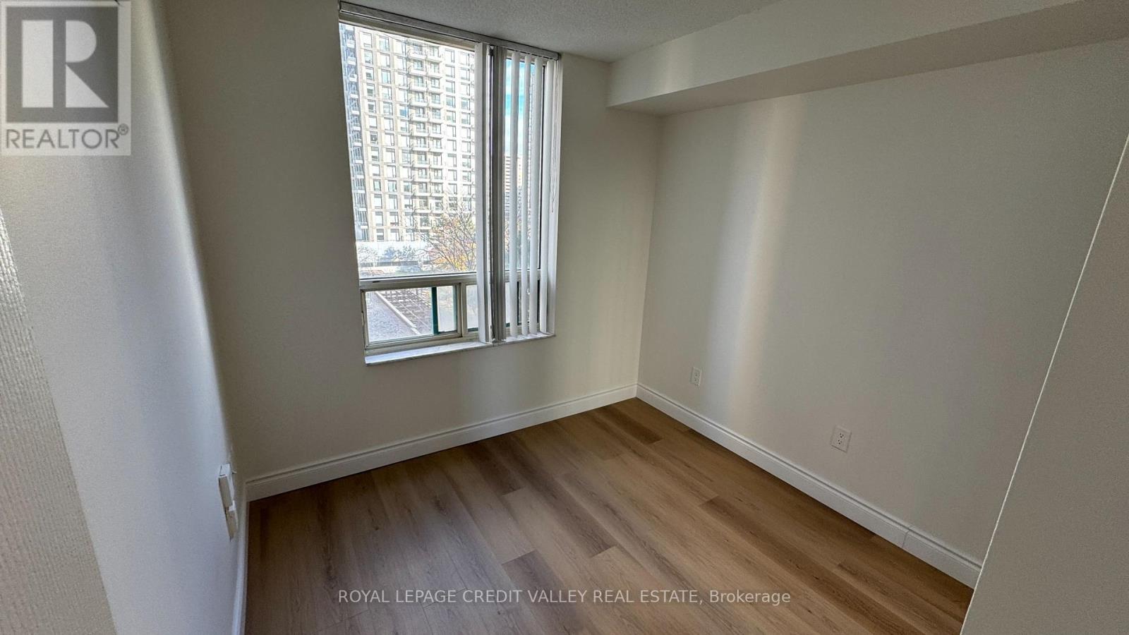 511 - 285 Enfield Place, Mississauga, Ontario  L5B 3Y6 - Photo 7 - W12556624