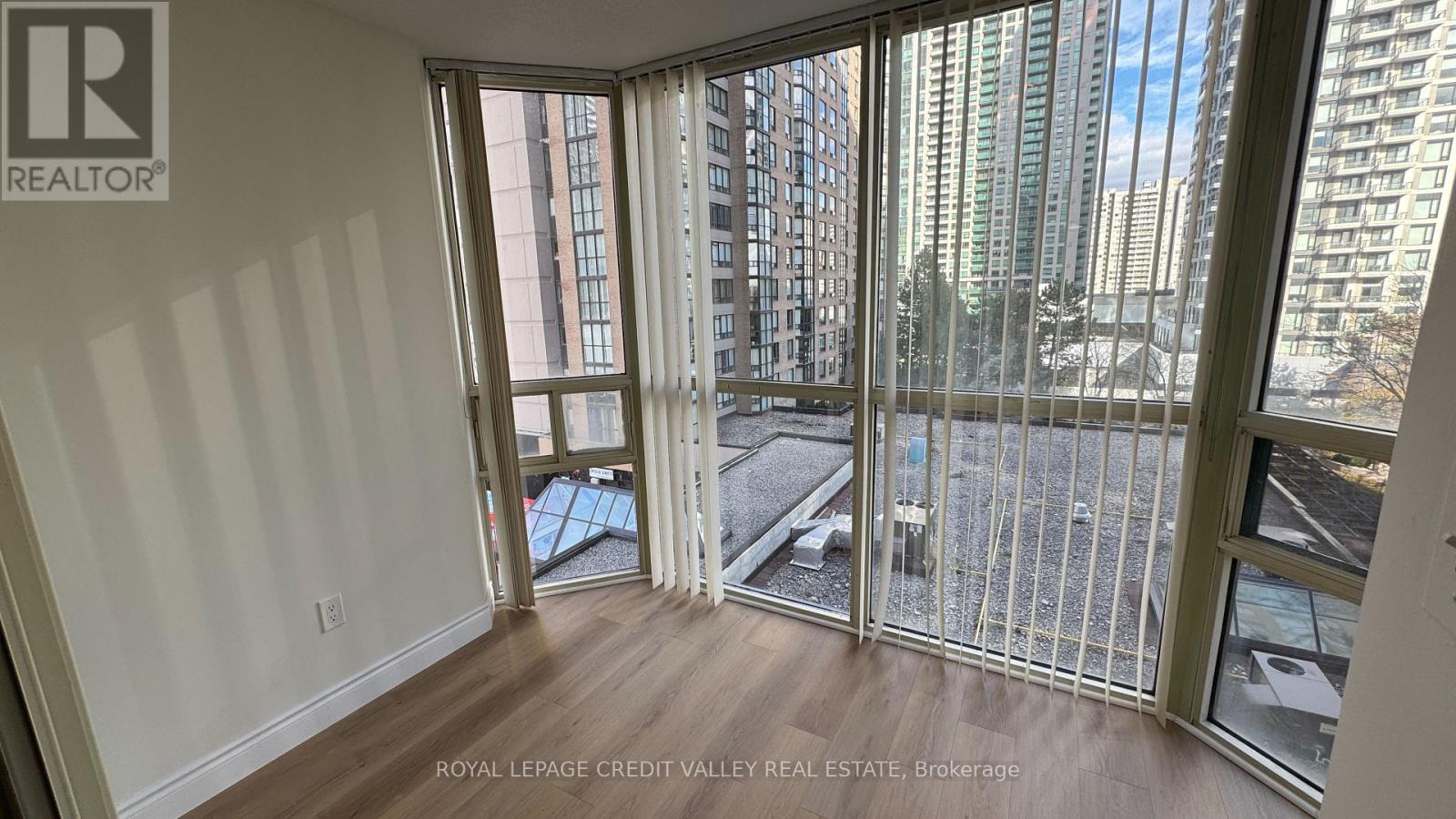 511 - 285 Enfield Place, Mississauga, Ontario  L5B 3Y6 - Photo 9 - W12556624