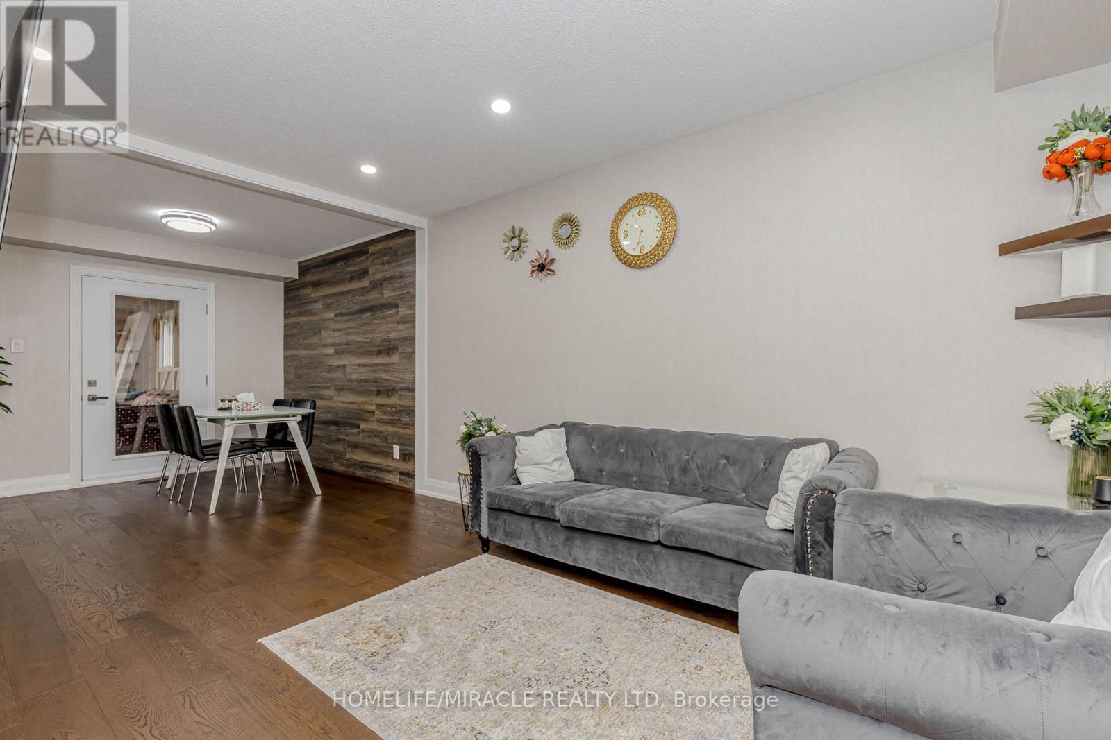 10 Festoon Place, Brampton, Ontario  L6T 4R4 - Photo 10 - W12556626