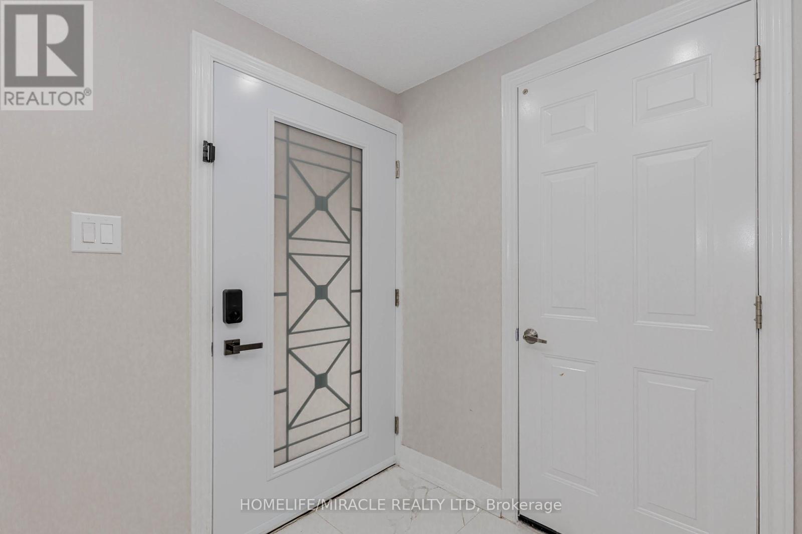 10 Festoon Place, Brampton, Ontario  L6T 4R4 - Photo 5 - W12556626