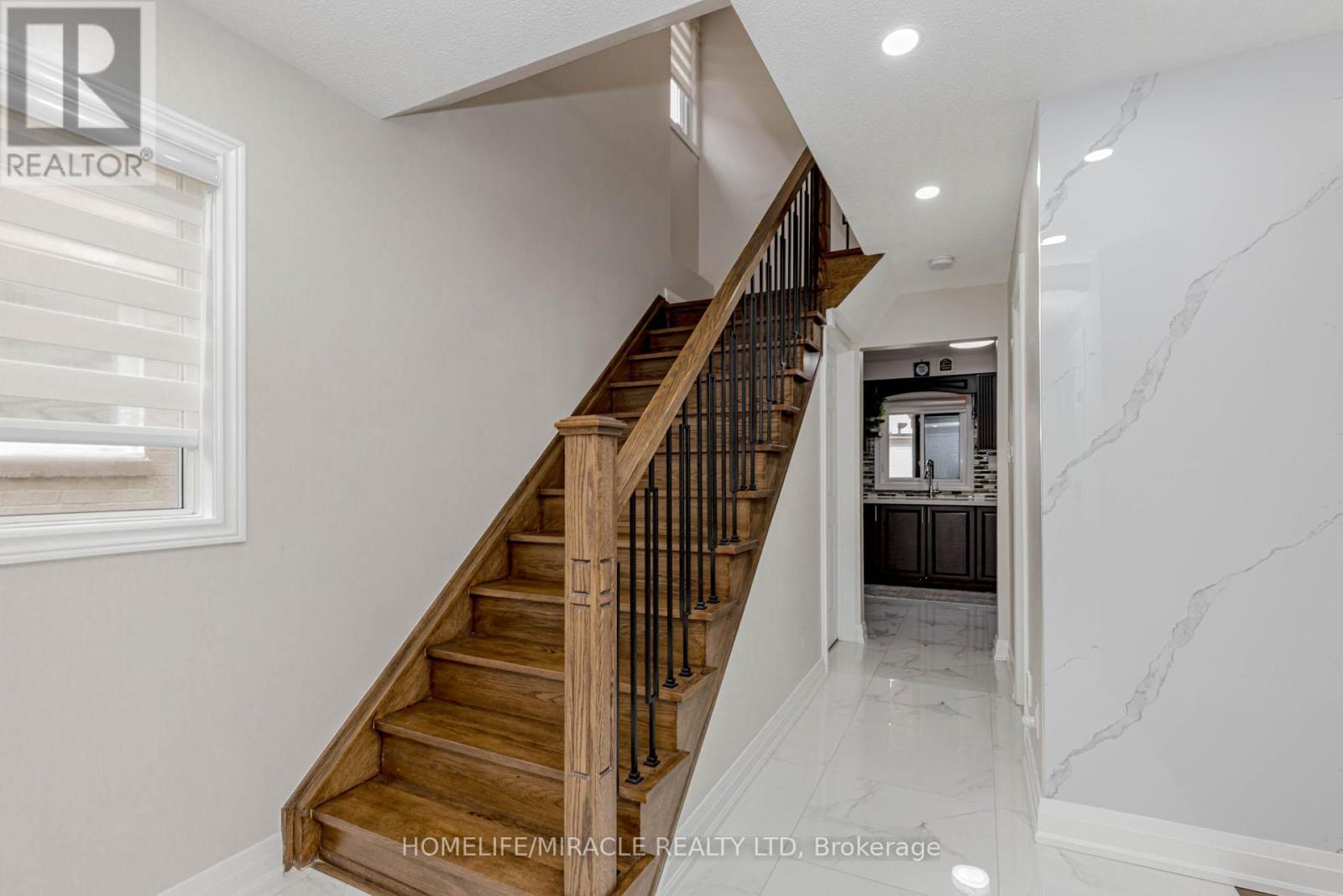 10 Festoon Place, Brampton, Ontario  L6T 4R4 - Photo 7 - W12556626