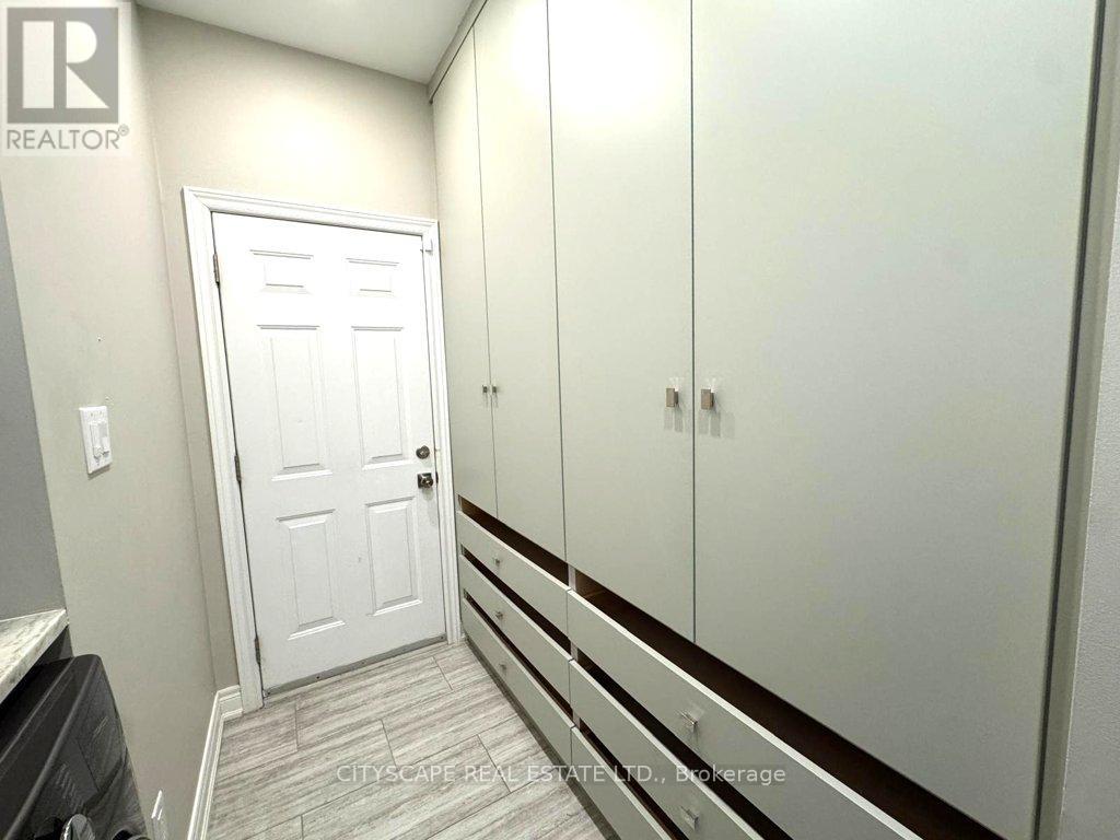 2449 Auckland Drive, Burlington, Ontario  L7L 7A9 - Photo 11 - W12556628