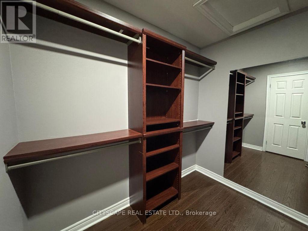 2449 Auckland Drive, Burlington, Ontario  L7L 7A9 - Photo 18 - W12556628