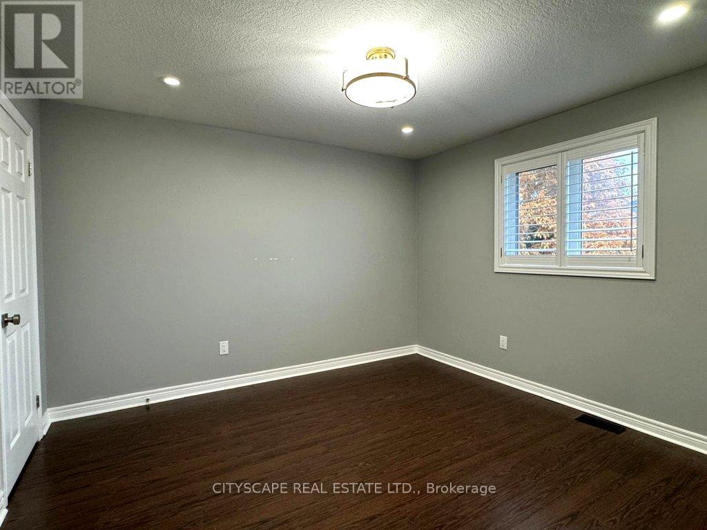 2449 Auckland Drive, Burlington, Ontario  L7L 7A9 - Photo 19 - W12556628