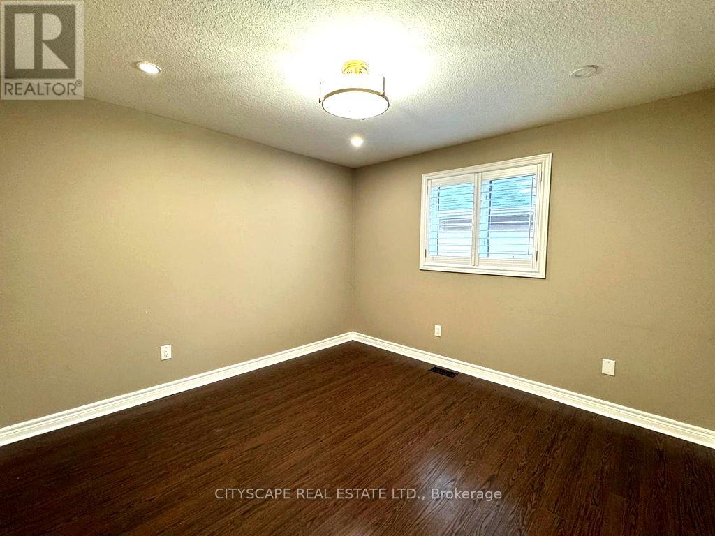 2449 Auckland Drive, Burlington, Ontario  L7L 7A9 - Photo 21 - W12556628