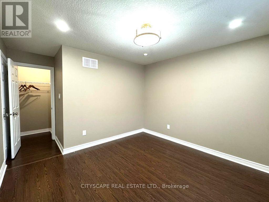 2449 Auckland Drive, Burlington, Ontario  L7L 7A9 - Photo 22 - W12556628