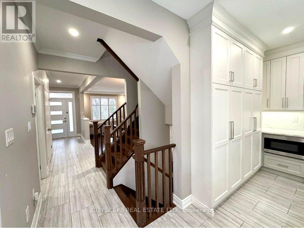 2449 Auckland Drive, Burlington, Ontario  L7L 7A9 - Photo 5 - W12556628