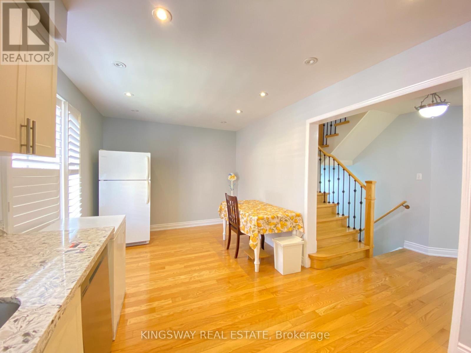 33 Caranci Crescent, Brampton, Ontario  L6P 1H3 - Photo 6 - W12556680