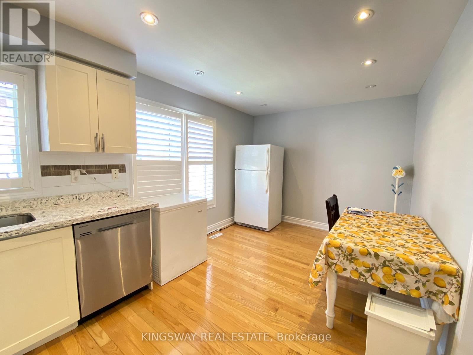 33 Caranci Crescent, Brampton, Ontario  L6P 1H3 - Photo 7 - W12556680