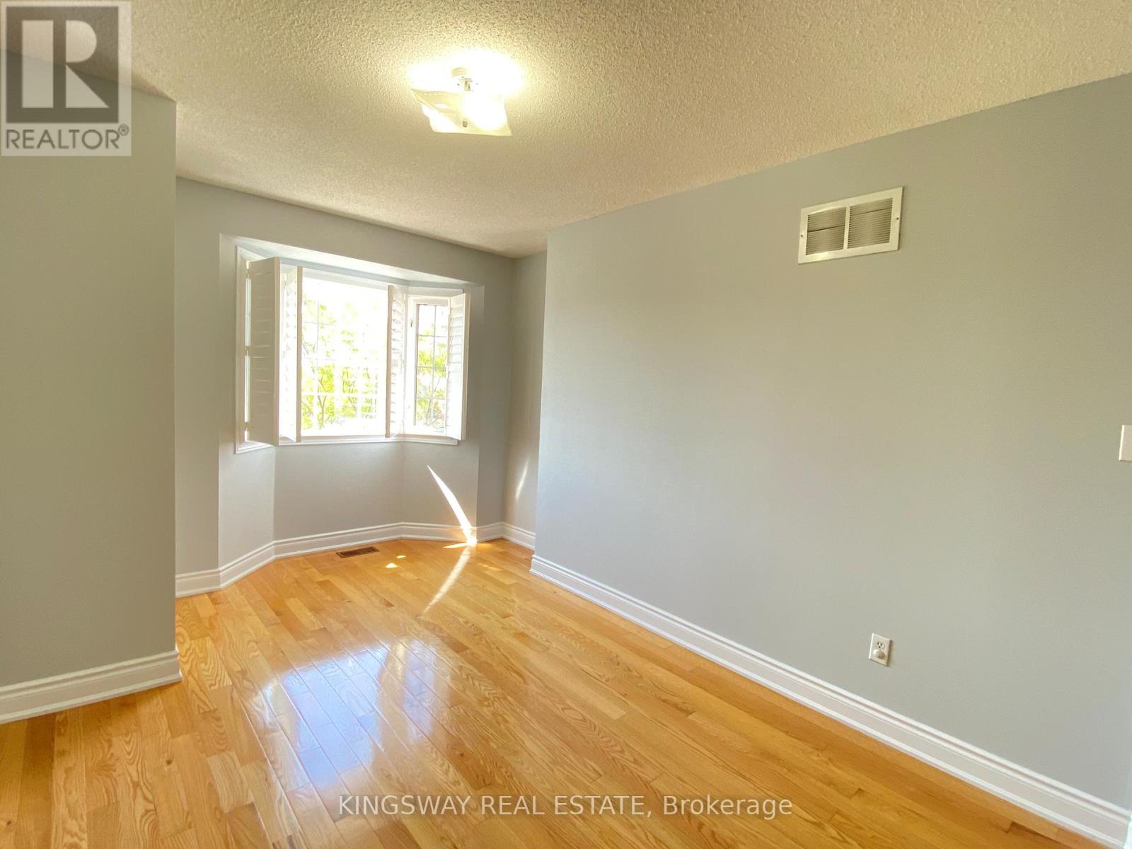 33 Caranci Crescent, Brampton, Ontario  L6P 1H3 - Photo 9 - W12556680