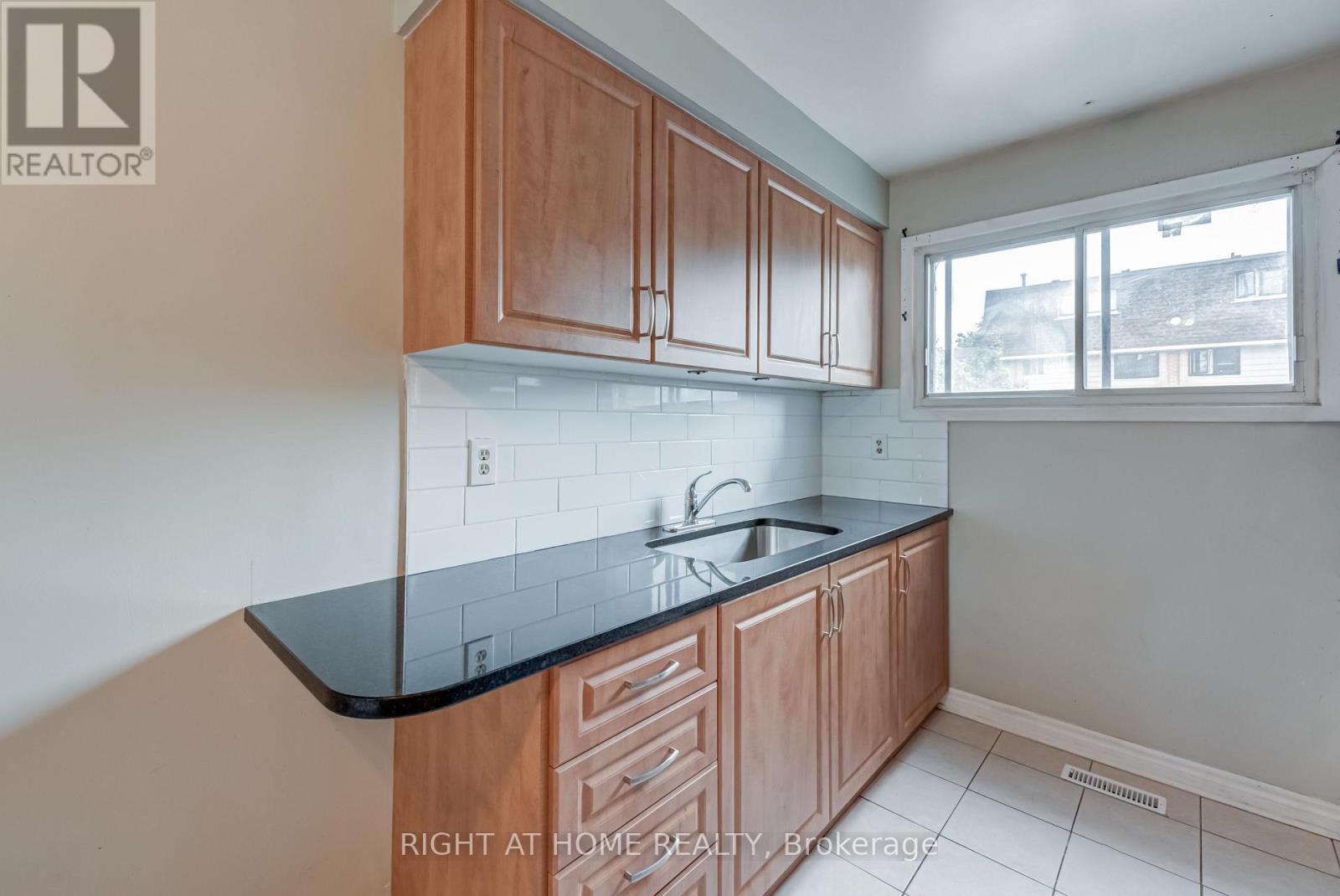 78 - 475 Bramalea Road, Brampton, Ontario L6T 2X2 - Photo 7 - W12556692
