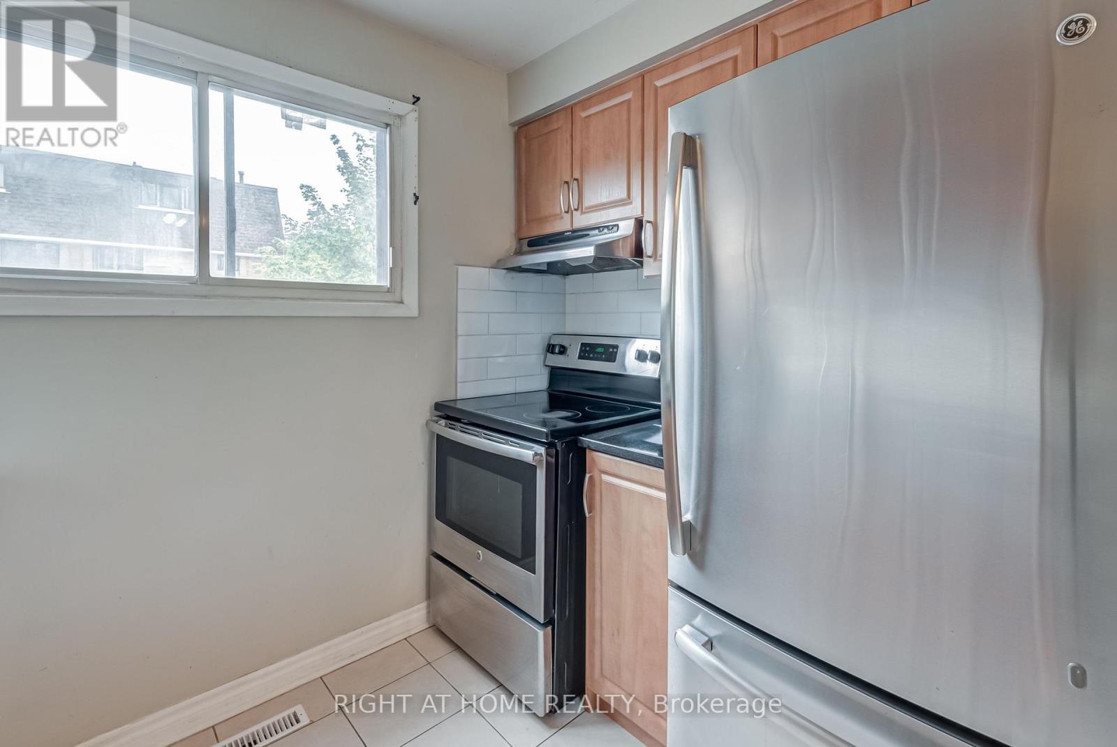 78 - 475 Bramalea Road, Brampton, Ontario L6T 2X2 - Photo 8 - W12556692