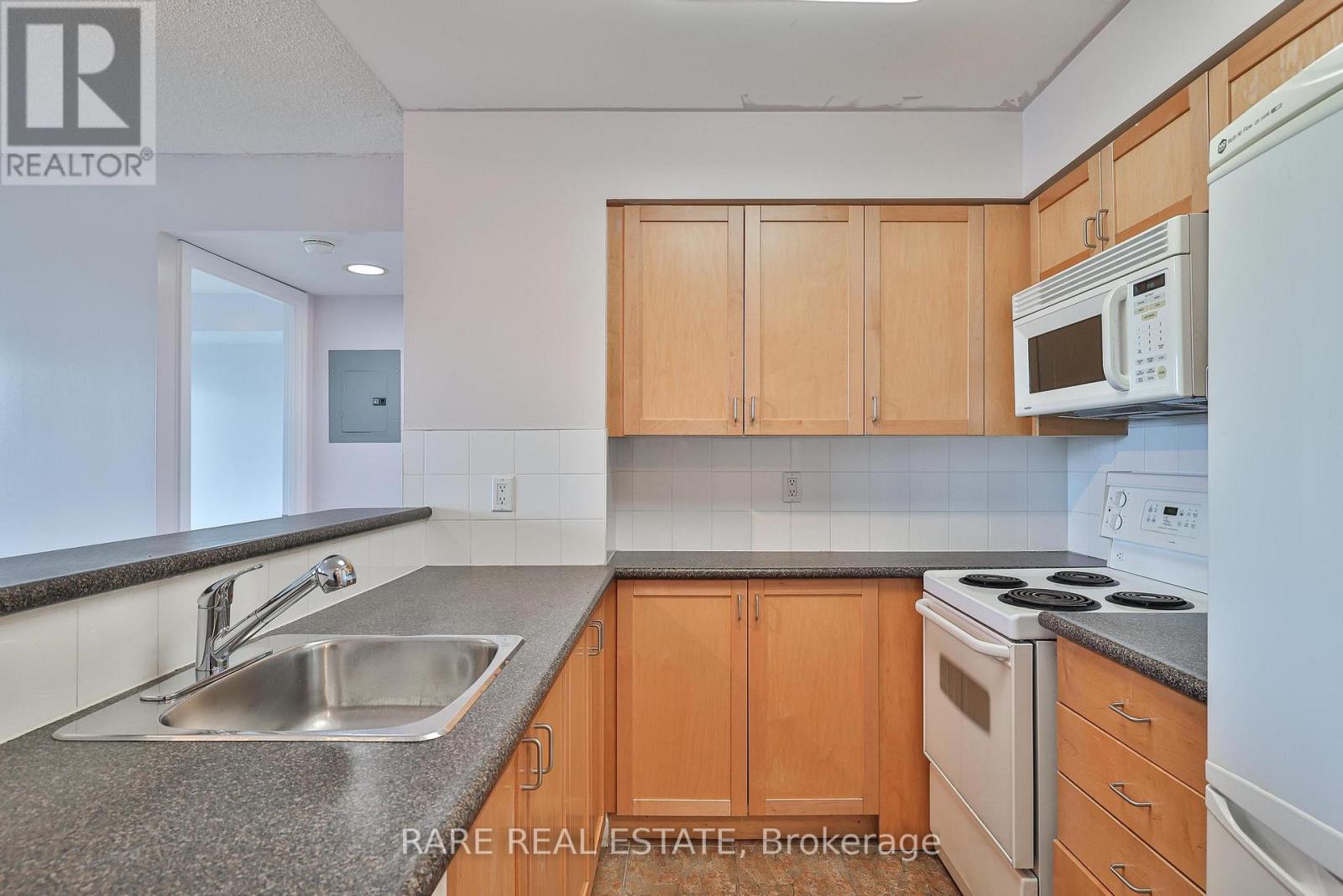 1404 - 2121 Lakeshore Boulevard W, Toronto, Ontario  M8V 4E9 - Photo 6 - W12556706