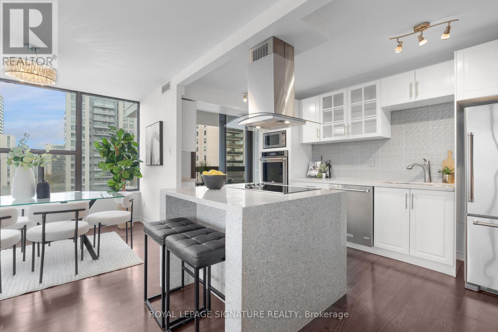 911 - 100 Quebec Avenue E, Toronto, Ontario  M6P 4B8 - Photo 1 - W12556732