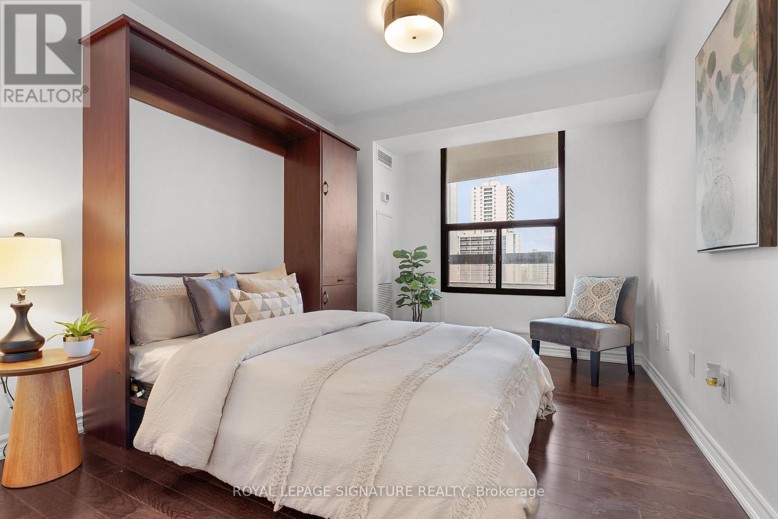 911 - 100 Quebec Avenue E, Toronto, Ontario  M6P 4B8 - Photo 18 - W12556732