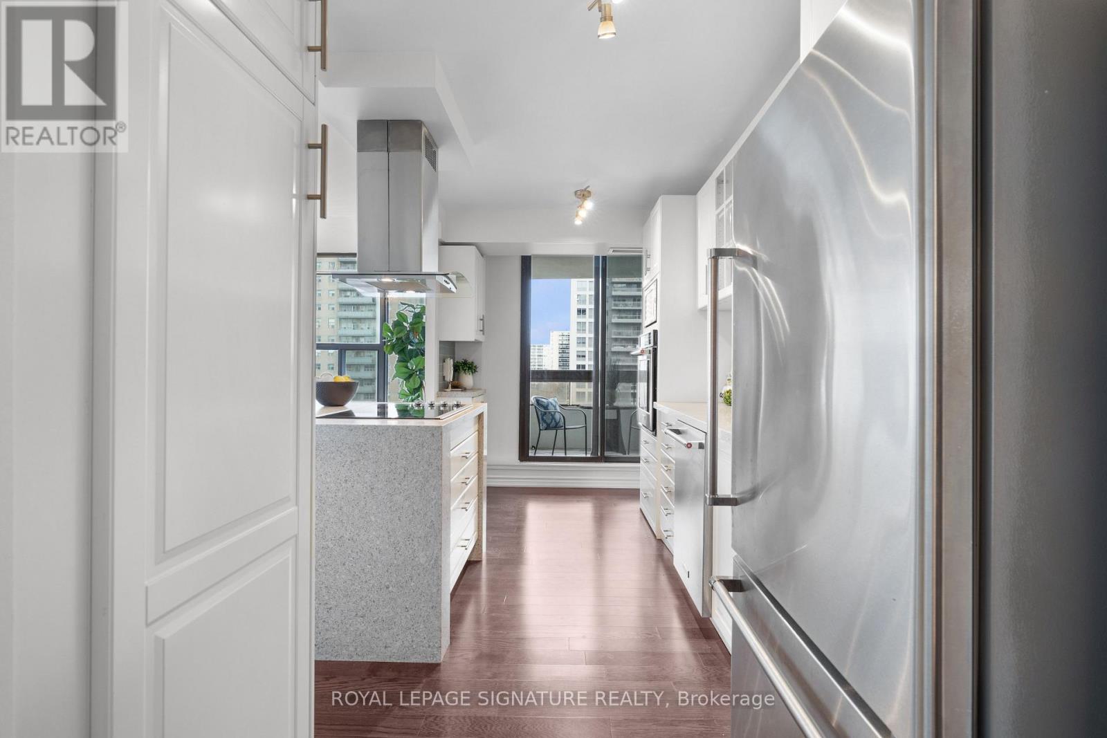 911 - 100 Quebec Avenue E, Toronto, Ontario  M6P 4B8 - Photo 5 - W12556732