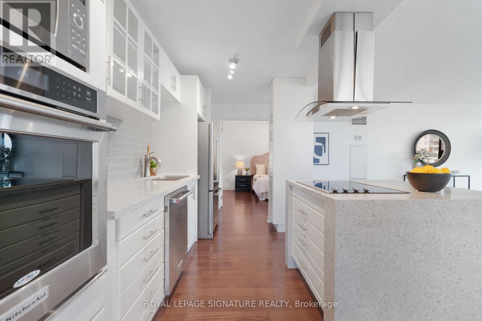 911 - 100 Quebec Avenue E, Toronto, Ontario  M6P 4B8 - Photo 6 - W12556732