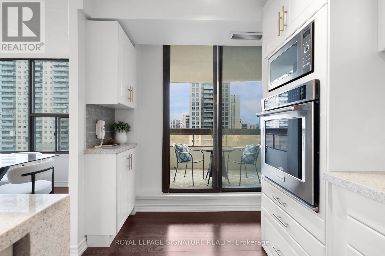 911 - 100 Quebec Avenue E, Toronto, Ontario  M6P 4B8 - Photo 7 - W12556732