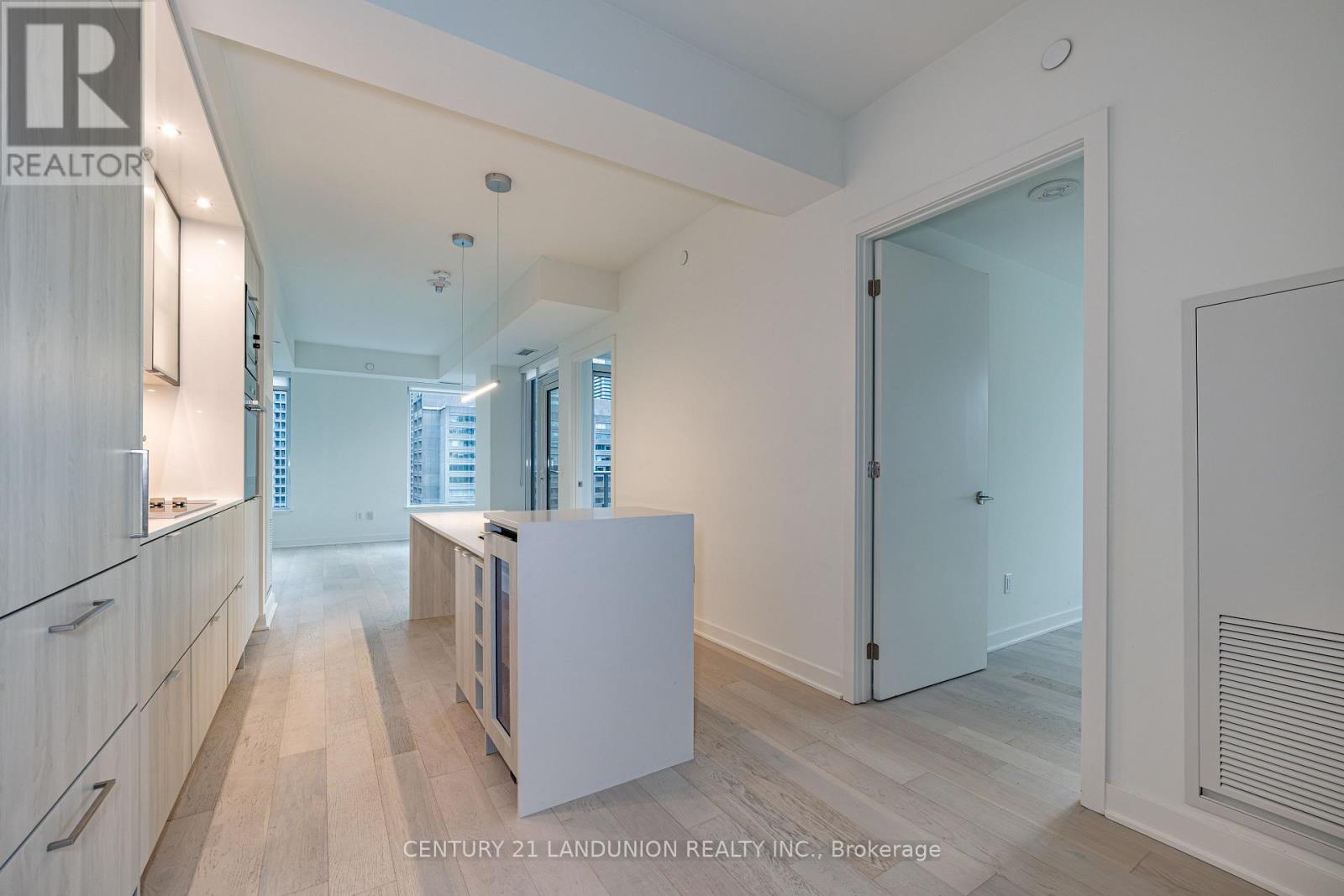 1312 - 11 Yorkville Avenue E, Toronto, Ontario  M4W 0B7 - Photo 3 - C12547676