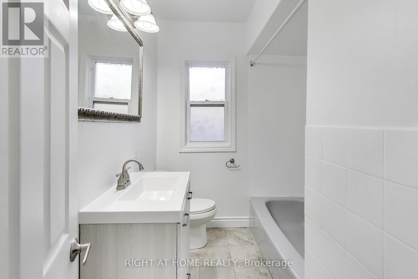 71 Mississauga Road N, Mississauga, Ontario  L5H 2H9 - Photo 12 - W12461165