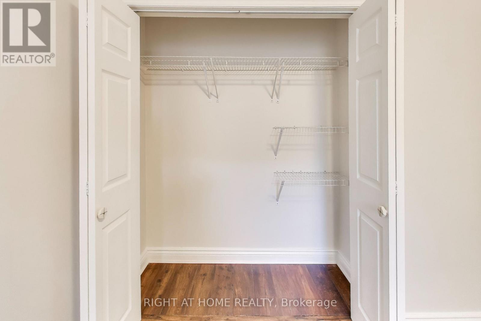 71 Mississauga Road N, Mississauga, Ontario  L5H 2H9 - Photo 11 - W12461165