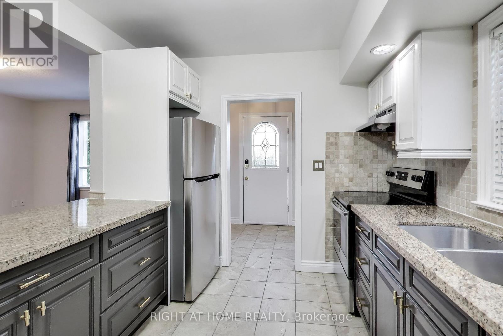 71 Mississauga Road N, Mississauga, Ontario  L5H 2H9 - Photo 7 - W12461165