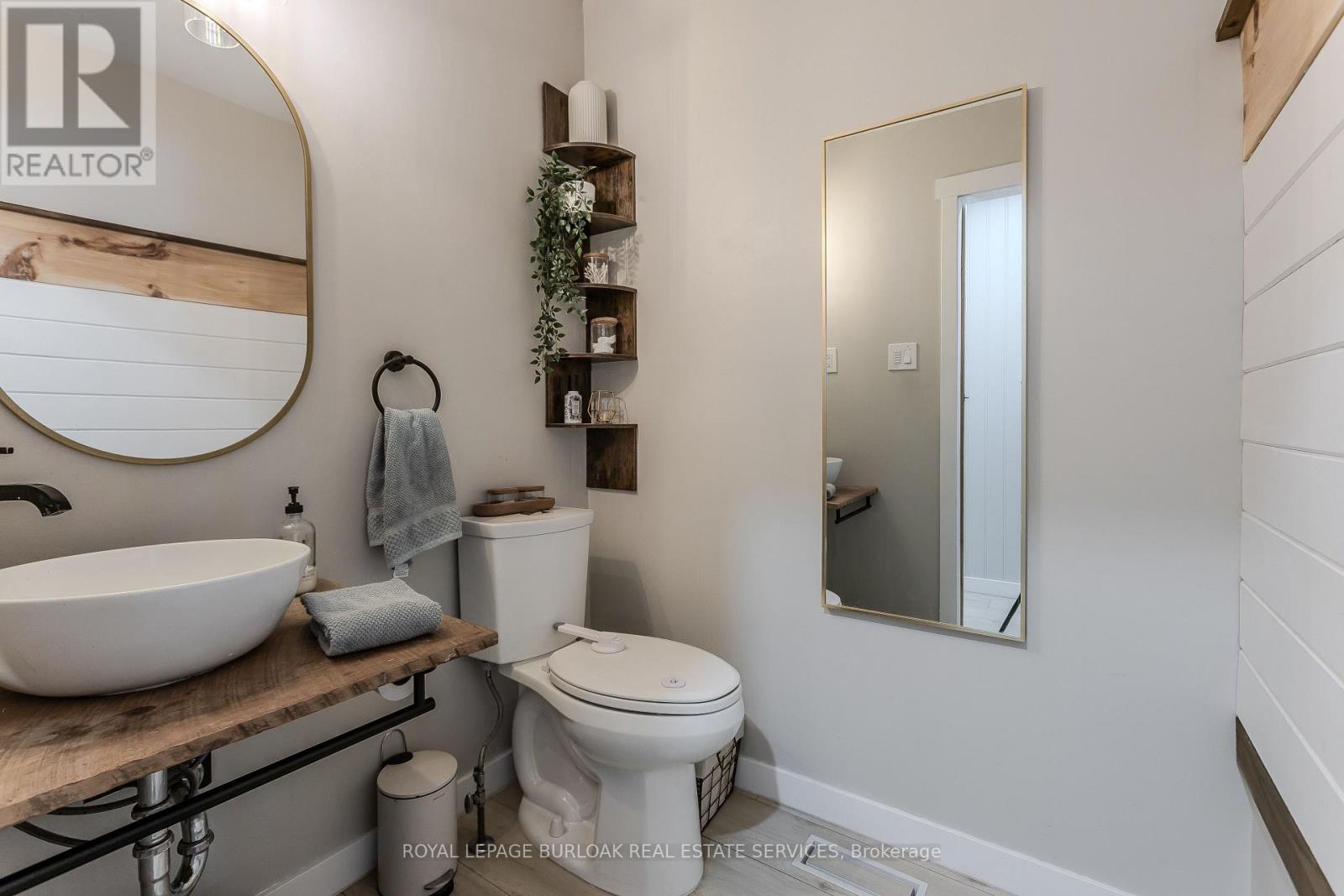 347 Delancey Boulevard, Hamilton, Ontario L9B 2B4 - Photo 13 - X12556260