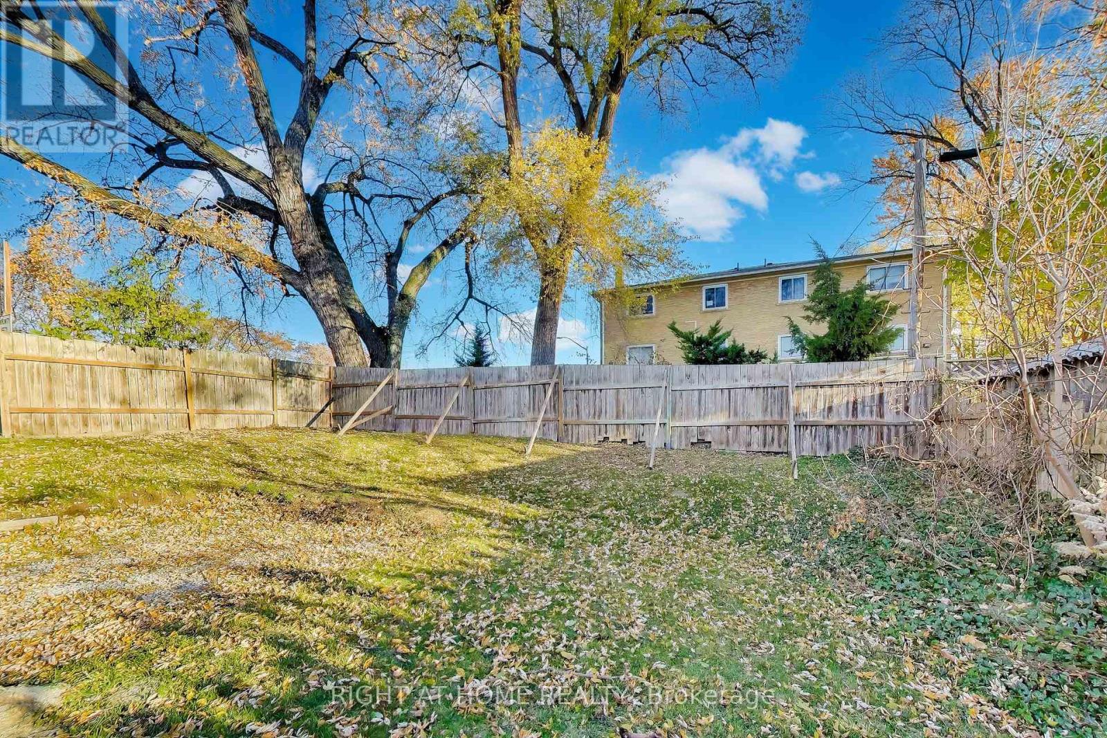 71 Mississauga Road N, Mississauga, Ontario  L5H 2H9 - Photo 19 - W12461165