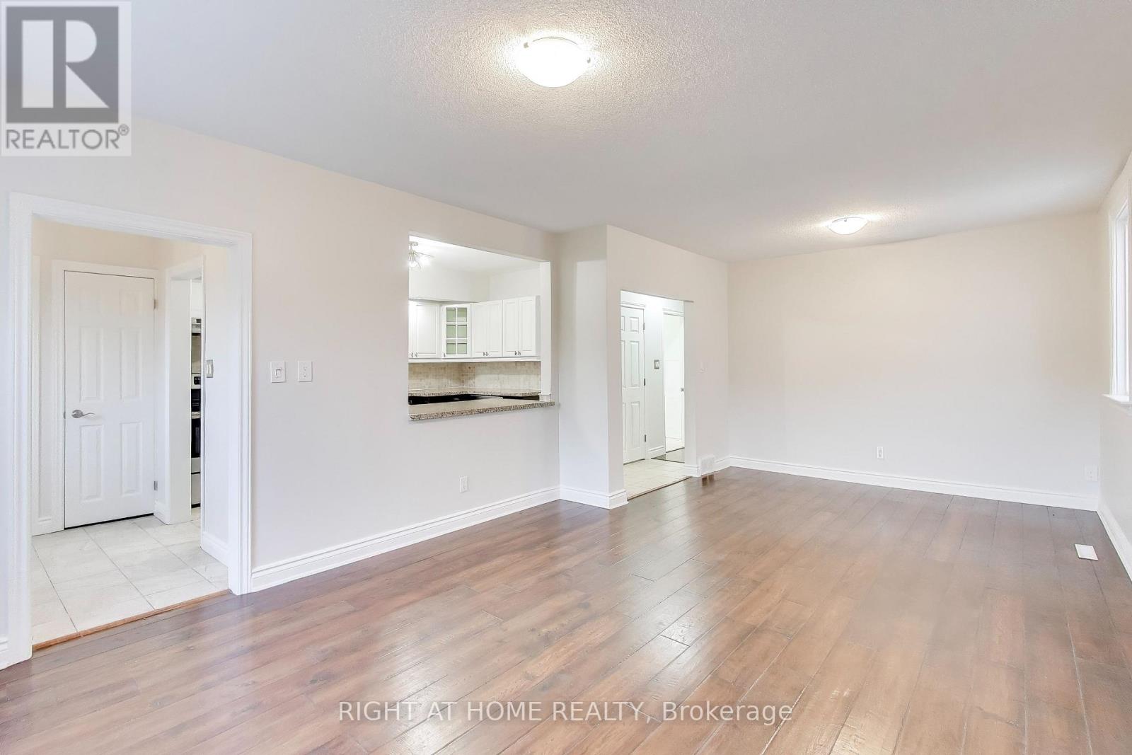 71 Mississauga Road N, Mississauga, Ontario  L5H 2H9 - Photo 4 - W12461165