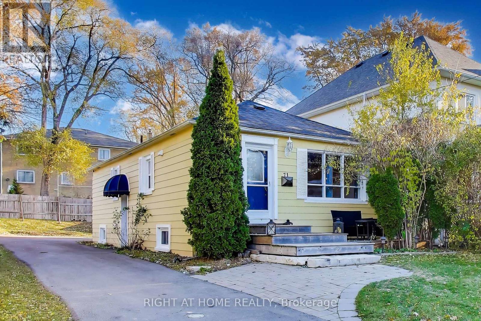 71 Mississauga Road N, Mississauga, Ontario  L5H 2H9 - Photo 2 - W12461165