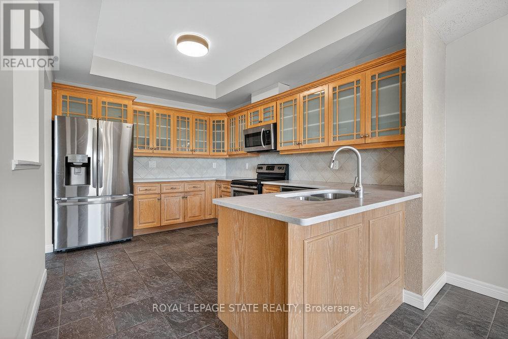 4 - 97 Sunvale Place, Hamilton, Ontario  L8E 4Z7 - Photo 3 - X12556654