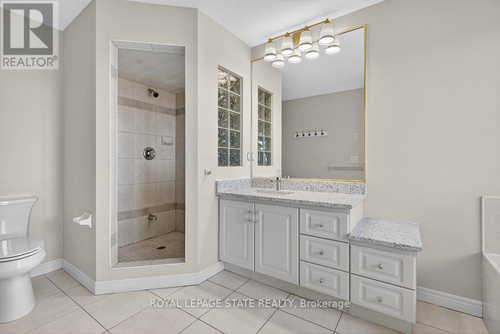 4 - 97 Sunvale Place, Hamilton, Ontario  L8E 4Z7 - Photo 35 - X12556654