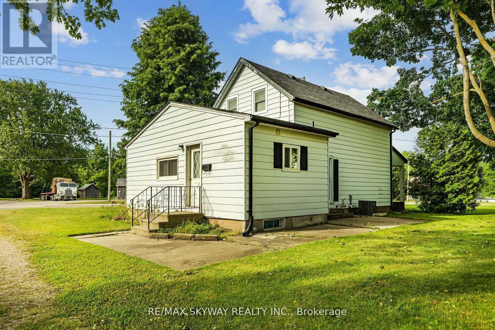 407 Bell Street, Ingersoll, Ontario N5C 2P7 - Photo 3 - X12556716