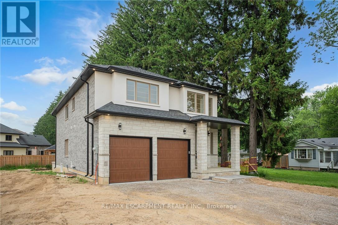 386 Southcote Road, Hamilton, Ontario  L9G 2W3 - Photo 2 - X12556752