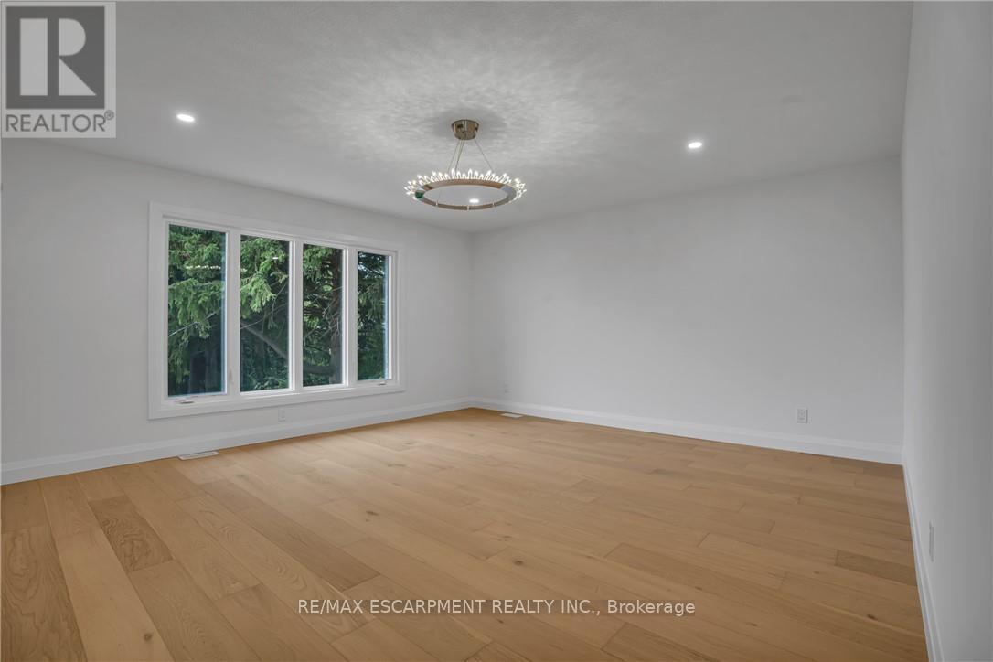 386 Southcote Road, Hamilton, Ontario  L9G 2W3 - Photo 39 - X12556752