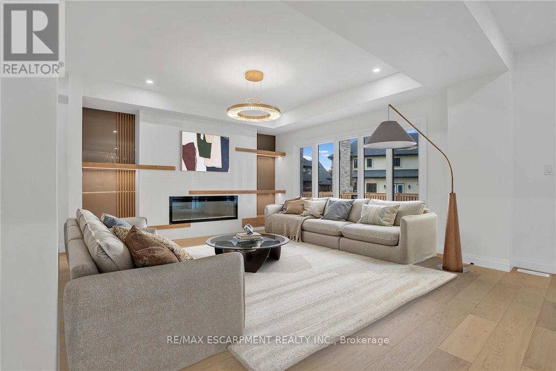 386 Southcote Road, Hamilton, Ontario  L9G 2W3 - Photo 5 - X12556752