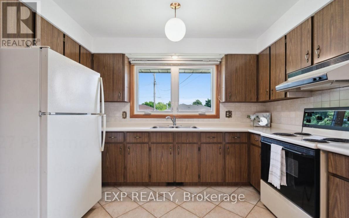 27 Palermo Crescent, Guelph, Ontario  N1E 2J8 - Photo 14 - X12556762