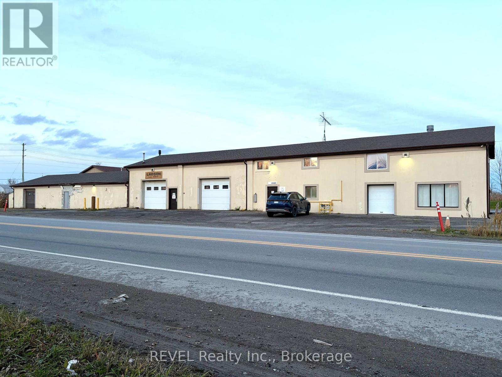 2036 Allanport Road, Thorold, Ontario  L0S 1A0 - Photo 3 - X12556790