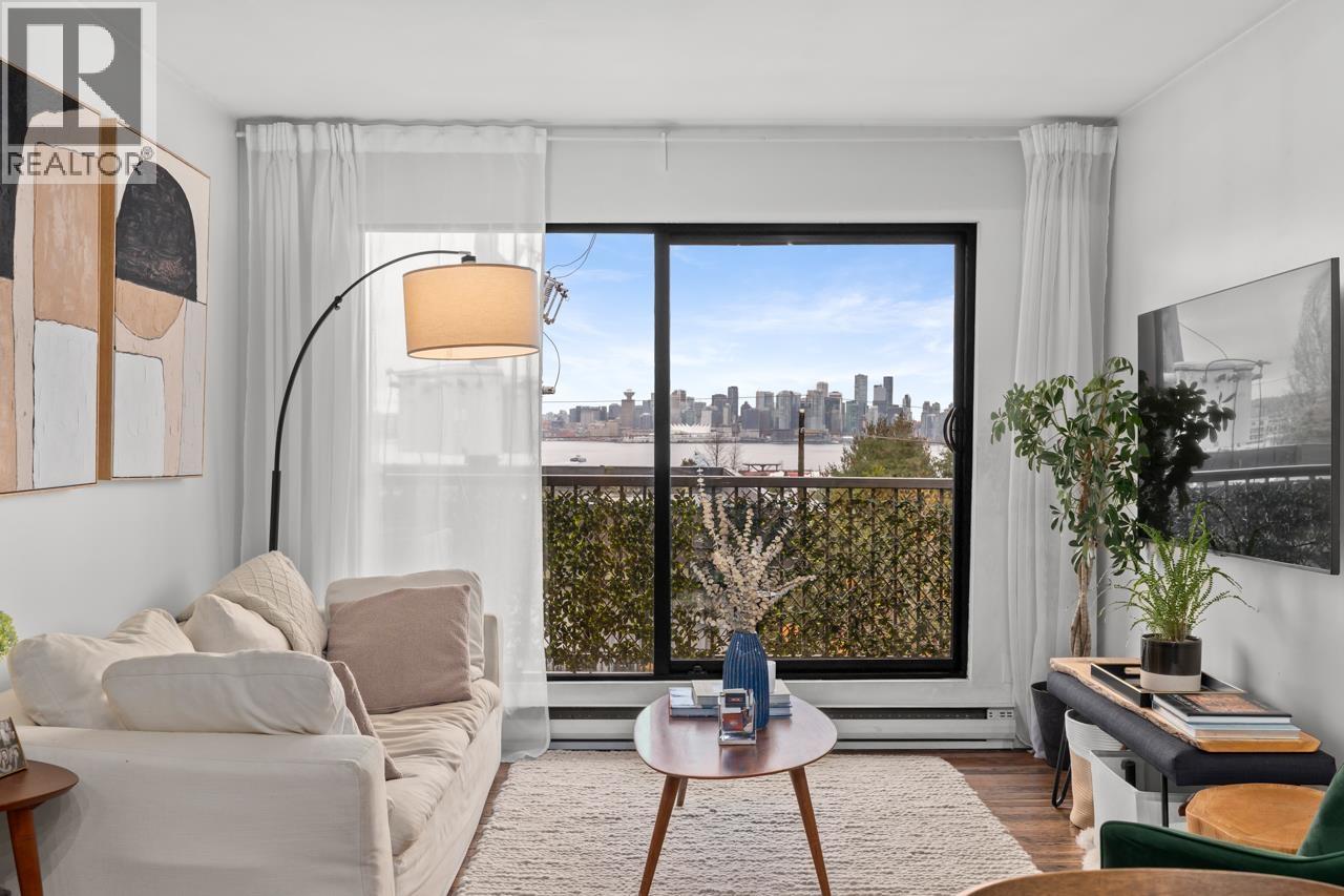 311 251 W 4th Street, North Vancouver, British Columbia  V7M 1H8 - Photo 1 - R3068456