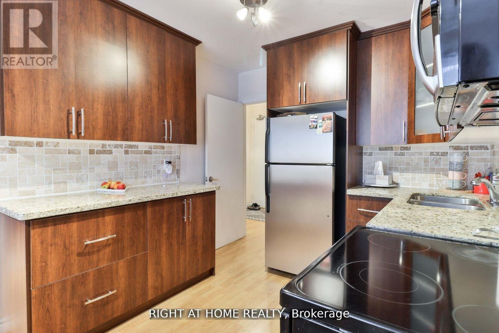 12 - 50 Three Valleys Drive, Toronto, Ontario  M3A 3B5 - Photo 2 - C12477939