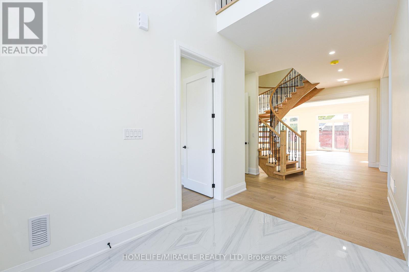 11 Hillcrest Avenue, Brampton, Ontario  L6W 1Y7 - Photo 27 - W12553112