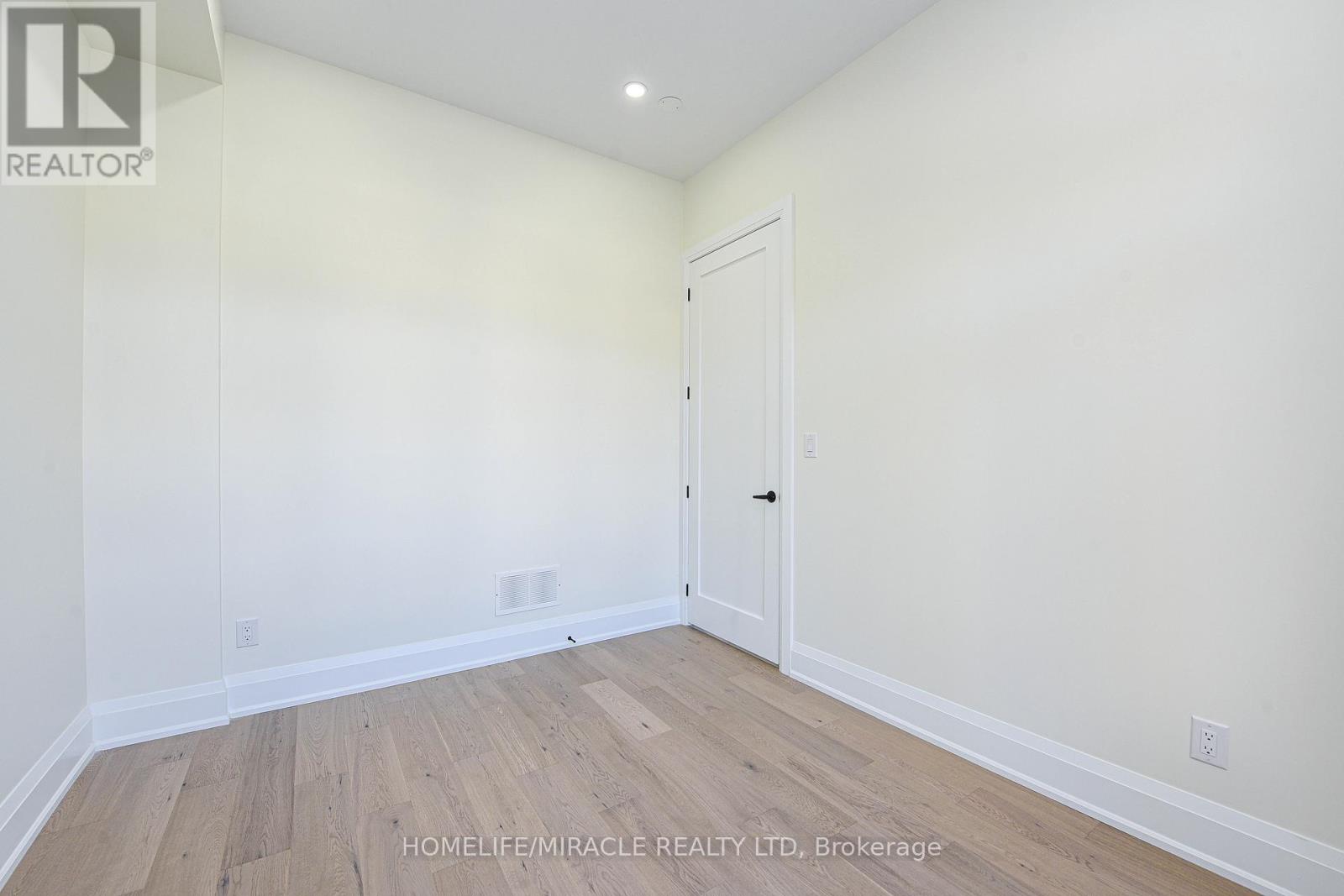 11 Hillcrest Avenue, Brampton, Ontario  L6W 1Y7 - Photo 33 - W12553112