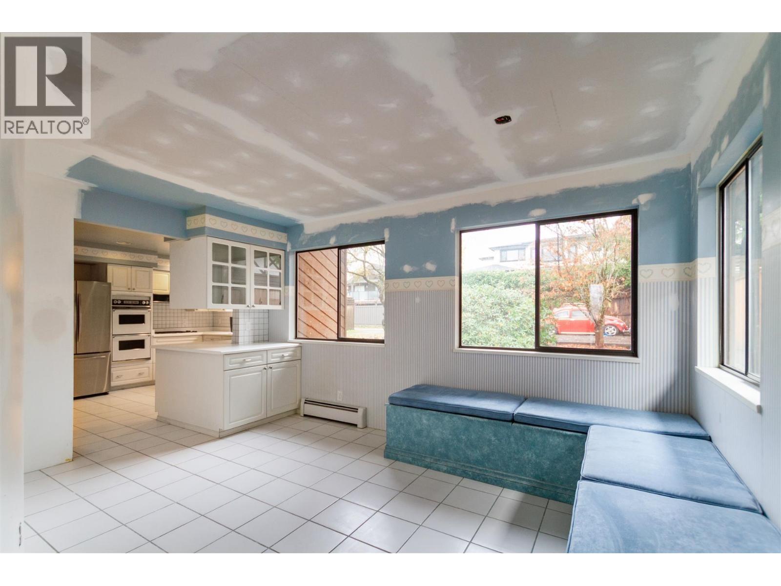 6785 Lochdale Street, Burnaby, British Columbia  V5B 2M9 - Photo 11 - R3068034