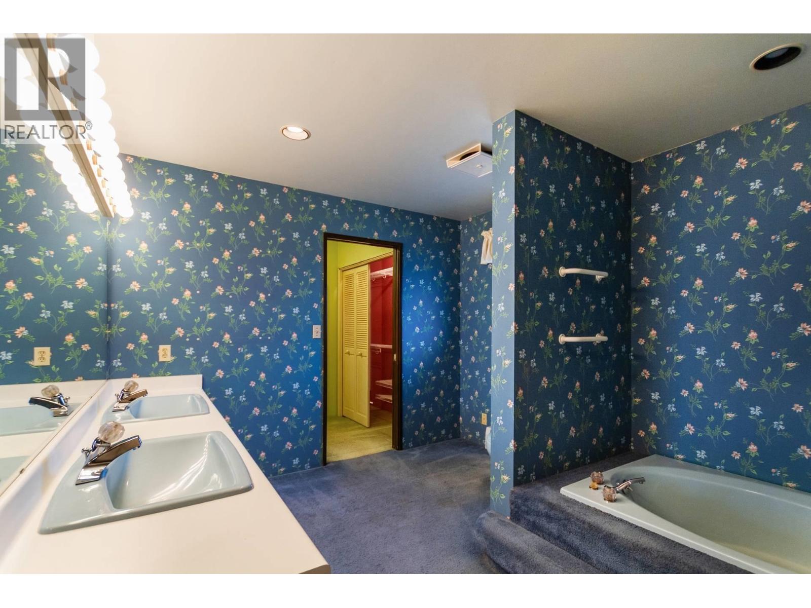 6785 Lochdale Street, Burnaby, British Columbia  V5B 2M9 - Photo 17 - R3068034