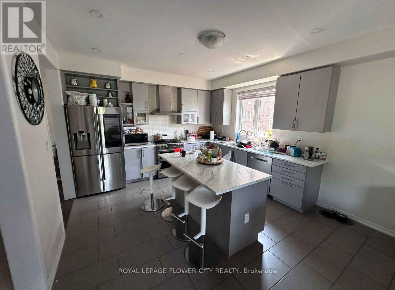 14 Iguana Trail, Brampton, Ontario  L7A 4N2 - Photo 4 - W12556292