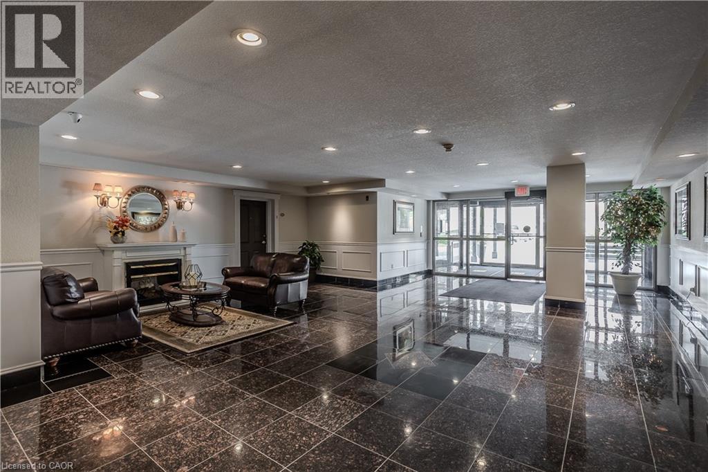 1998 Ironstone Drive Unit# 410, Burlington, Ontario  L7L 7P7 - Photo 3 - 40788914