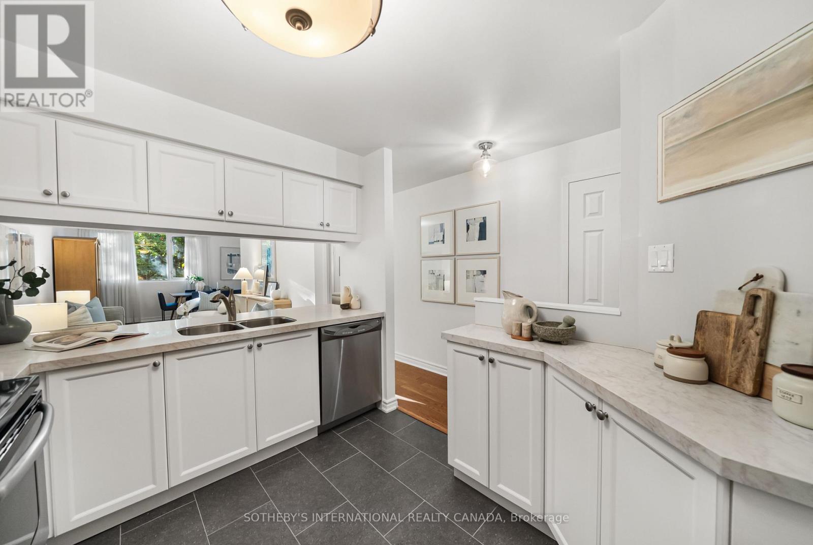 209 - 356 Mcrae Drive, Toronto, Ontario  M4G 4G4 - Photo 11 - C12556814