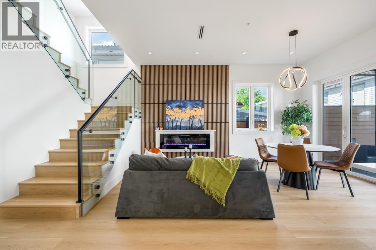 2 2124 RENFREW STREET, Vancouver, British Columbia