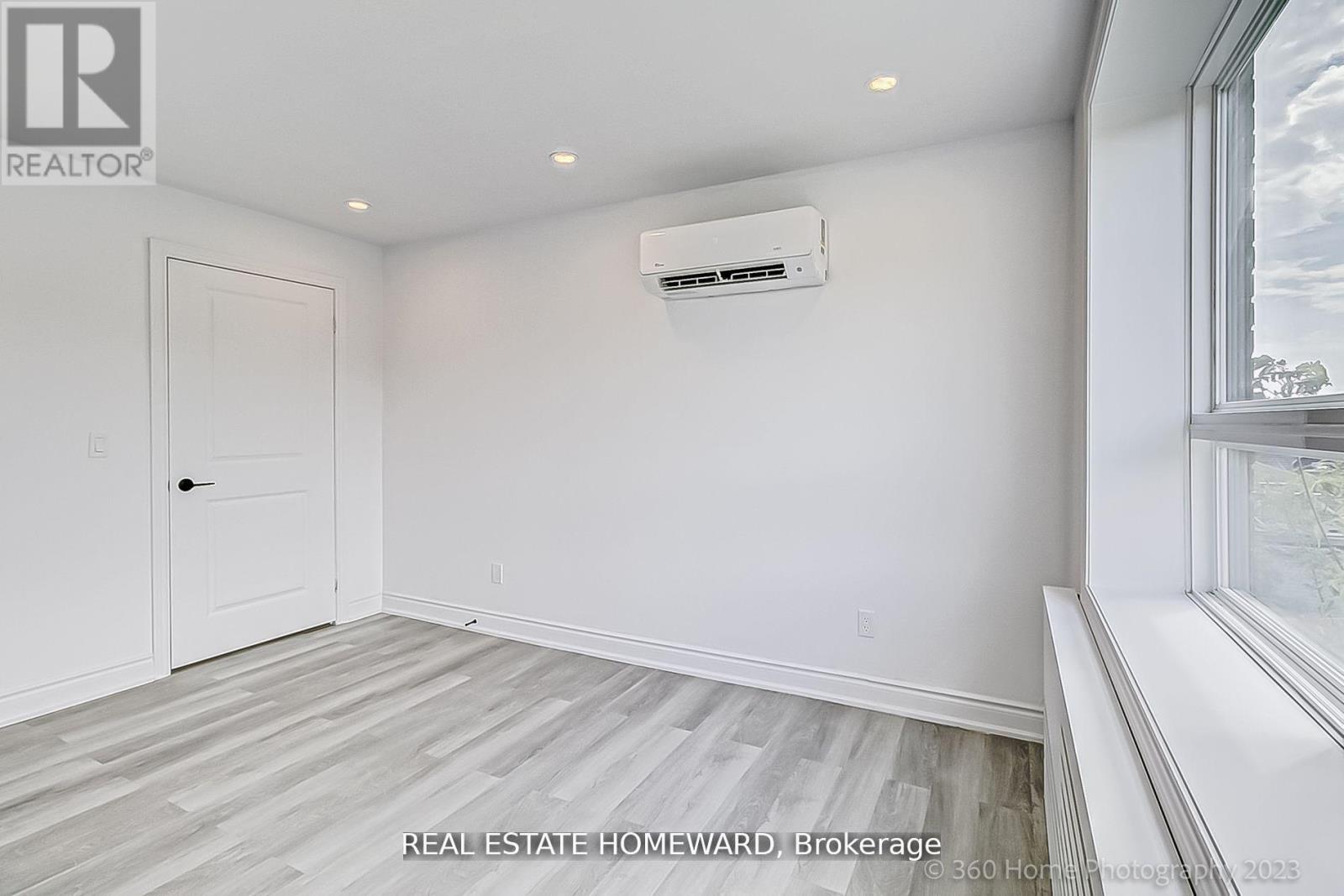 1 - 419 Woodbine Avenue, Toronto, Ontario  M4L 3P7 - Photo 12 - E12556808