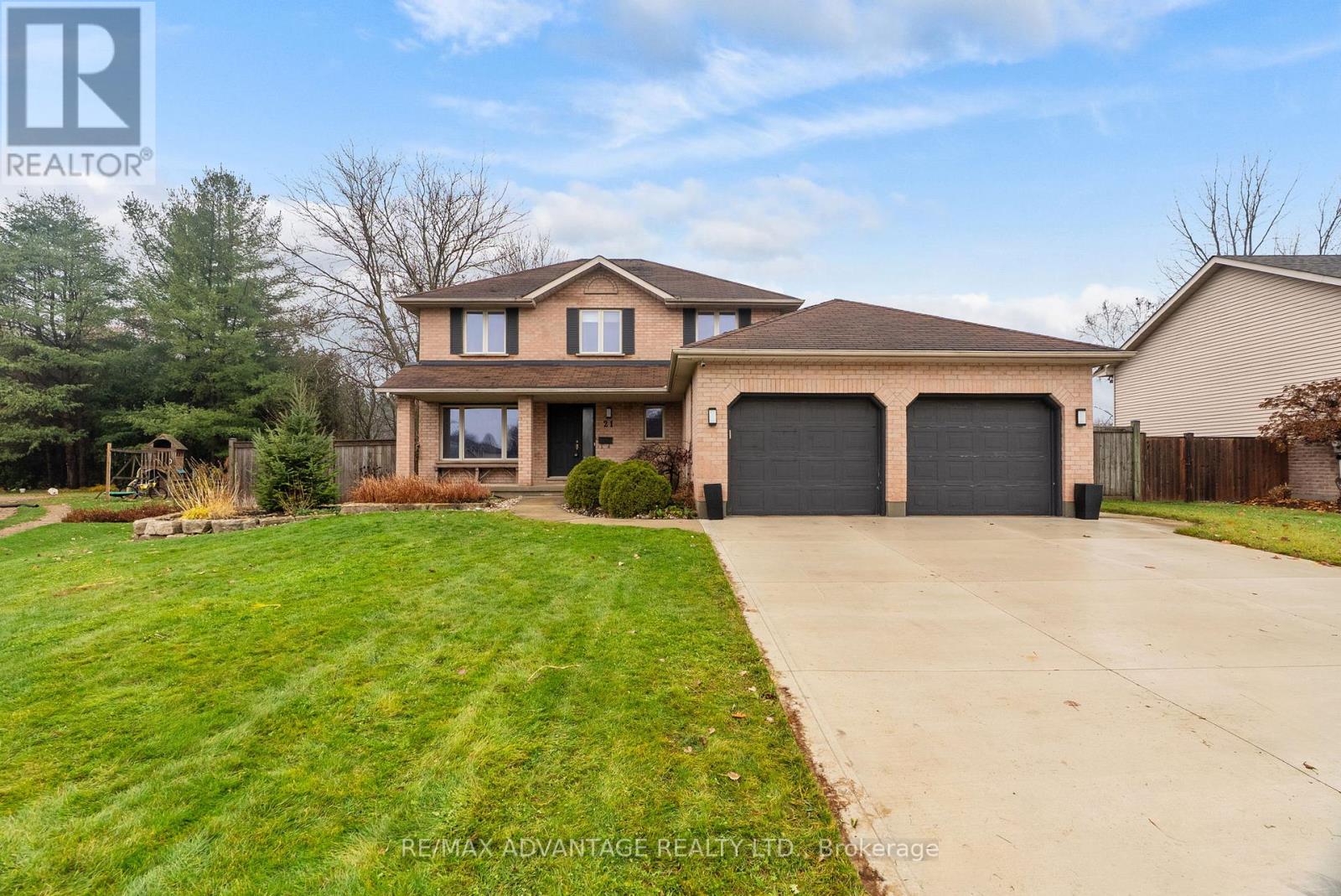 21 Village Gate Crescent, Thames Centre, Ontario  N0L 1G3 - Photo 1 - X12556940